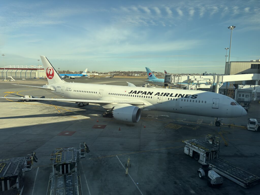Japan Airlines Boeing 787-9 JA881J