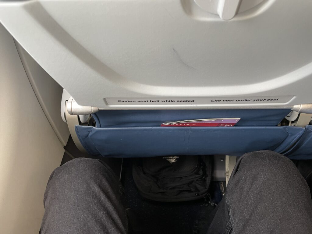 Legroom on a Delta Airlines Airbus A321