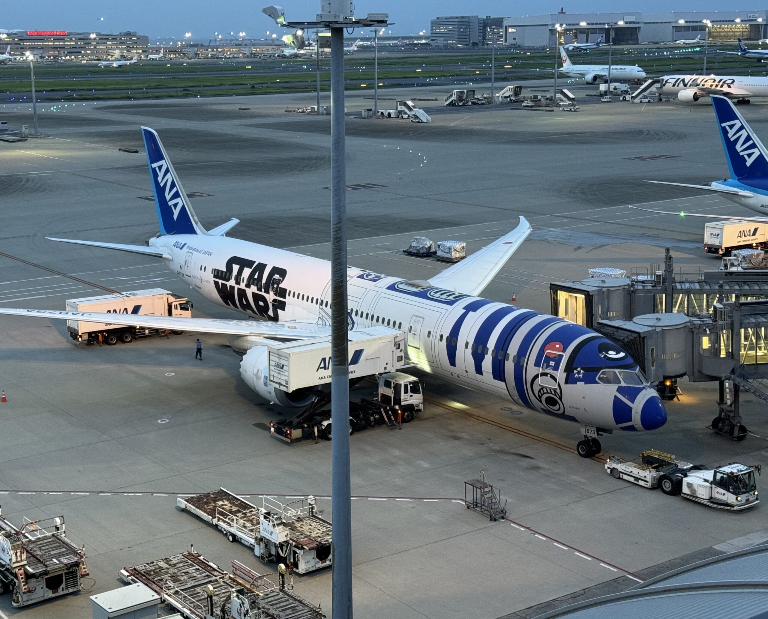 ANA x STARWARS｜R2-D2｜全日空商事｜ BOEING787-9 Farewell R2-D2: ANA Retires Star Wars Themed Boeing 787 Livery